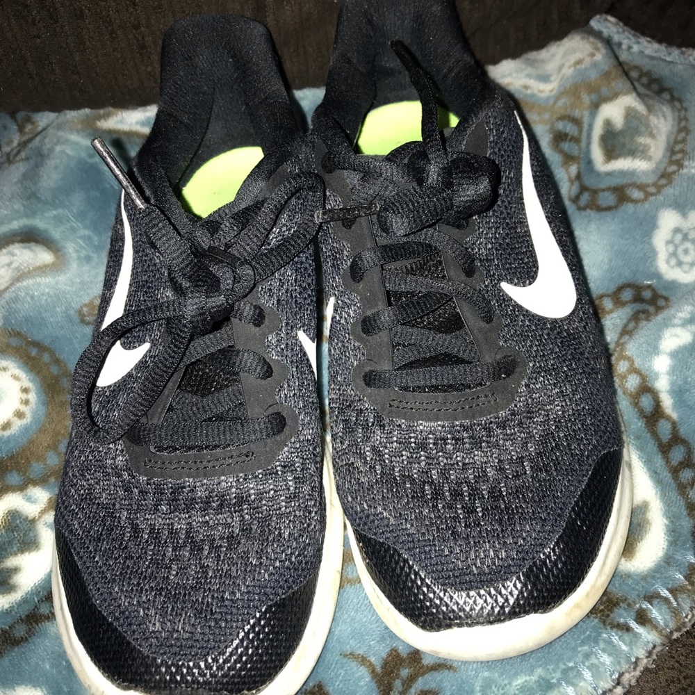 2Y Nike tennis shoes great condition